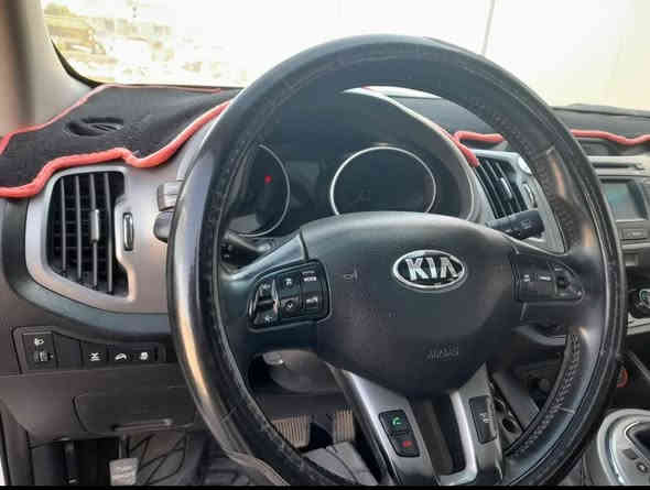 كيا سبورتاج فول مواصفات موديل 15 السياره مكفوله من الصبغ بس بارد فقط قليل  وارد خليجي الماكينه بلاديه ما مفتوحه 2400 دفع رباعي وبعد بيها هواي مواصفات كلها موضحه بالصور رقم بغداد باسمي رقم الهاتف *********** السعر 170 قفل العنوان بغداد
