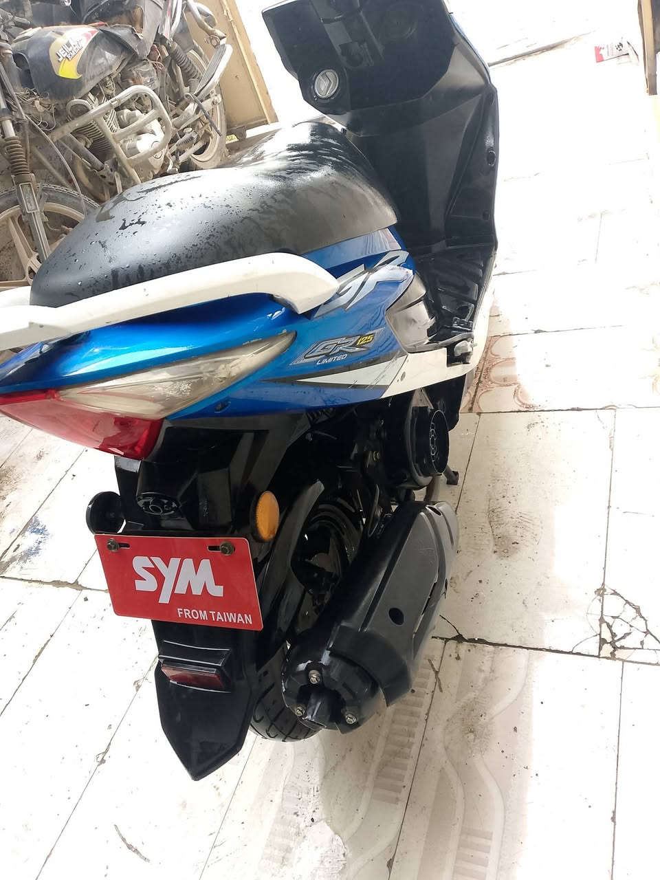 السلام عليكم دراجه سايم نحله الكتروني للبيع كله شغال صلف هندر كهربائيات كله شغال مكينه فول نعومه مابيهه اي نقص دراجه حيل حلوه بدوووون اوررراااق 
السعر. 600 او بي مجال للشراي 
العنوان. داخل  الرمادي 
رقم الهاتف. ***********
