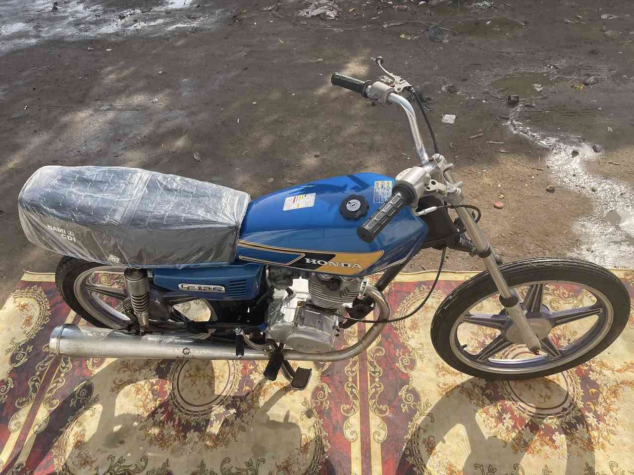 ‏سلام عليكم دراجة للبيع دراجة نامية دراجة نظيفة غراض جدد أدوات سعر 350وبيه مجال قليل حك جيه بصره 5ميل 
رقم لهاتف ***********
