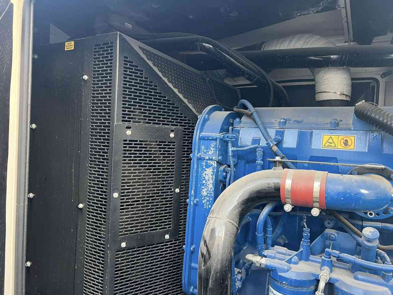 بيركنز FG.
550 kv
وارد بيرطاني 
ساعات العمل 350 ساعة 
المولد شرط الفحص والحمل 
يوجد كافة انواع واحجام المولدات 
يوجد توصيل كافة المحافظات 
العنوان اربيل صناعة الشمالي 
***********
***********
وتساب
