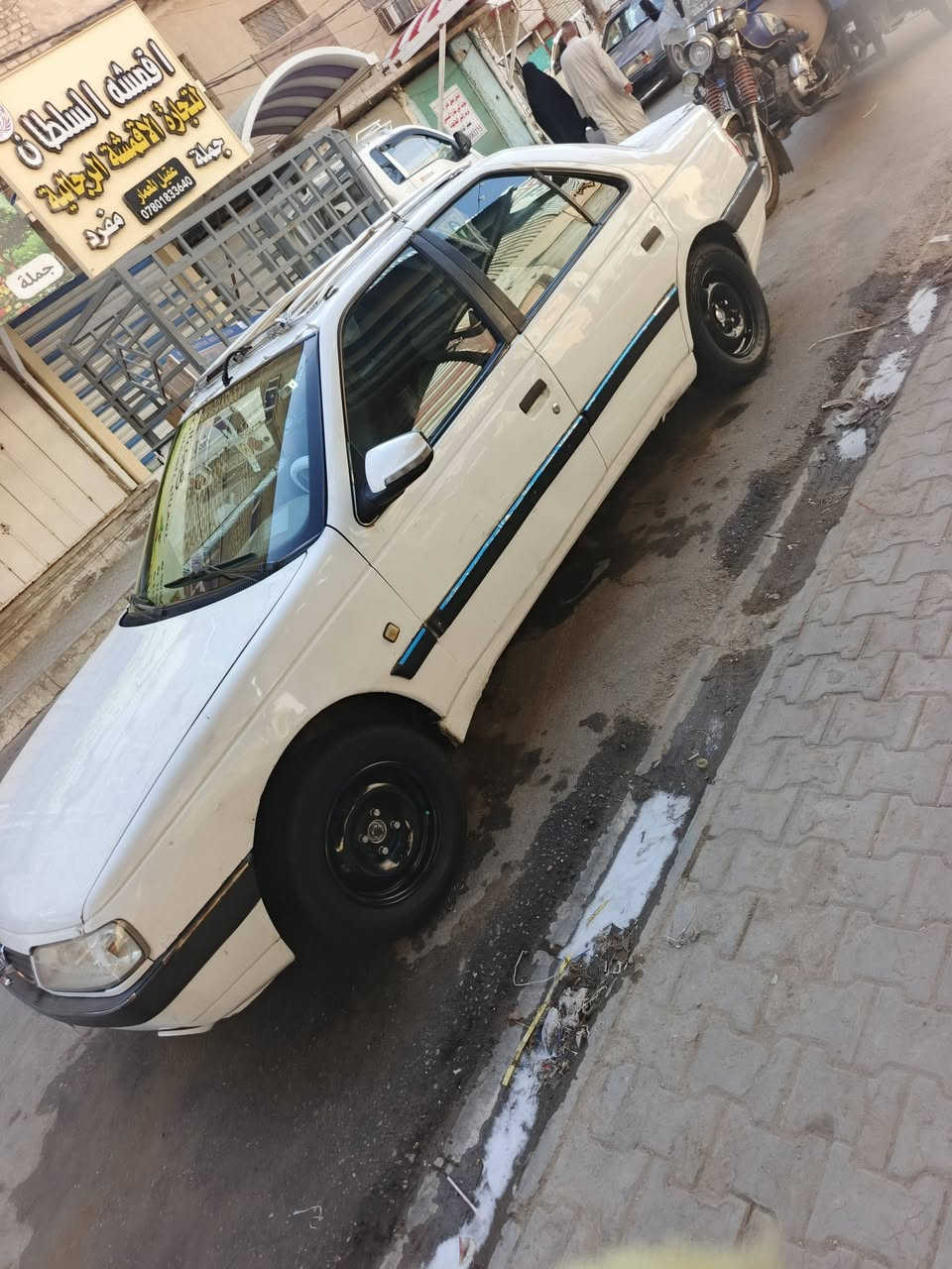 سلام عليكم البيع بيجو 405 
مديل 2013 كير مكينه حداديه 
تبريد كله جديد بيها جوملغ خلفي مصبوغ 
بدون دواخل راقم نجف مداور 
***********
مكان نجف ام عباسيات

