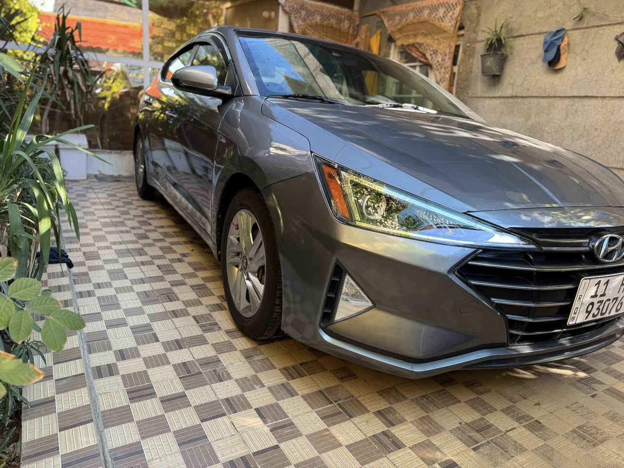 السلام عليكم 
النترا 2019 وارد أمريكي 🇺🇸 
حادثها فقط بنيد بدون دواخل 
وحافه باب الراكب فقط الحافه صبغ باقي السيارة مكفوله . كلها ليبل واحد 

المواصفات 
محرك 2000 دوش ما مفتوح بدون تنقيص 
ماشية 108 
 كير بلادي AT    
6نمر ما مفتوح 
رادار جانبي 
نقطة عمياء 
تحديد مسار 
قيادة ذاتية 
شاشة كبيرة 
كامرة 
منظومة زنون عدسات اصلية كلش قوي 
تحكمات ستيرن 
ثلاث أنظمة قيادة
سبورت 
نورمال
ايكو 
……….
رقم بغداد بأسمي دولي هزه جديدة سنوية 2031 
تبريد ثلج 
التدفئة شغالة 
حدادية جديدة 
تايرات امامي نظافتهن متوسطة 
تيرات خلفية جديدة
كل شيء بالسيارة شغال ماكو اي نقص 

السيارة جديدة كلش 
كل التفاصيل ذكرتهن لكم 

مكاني بابل 
السعر 137 وبيها مجال 
*********** اتصال + واتساب
