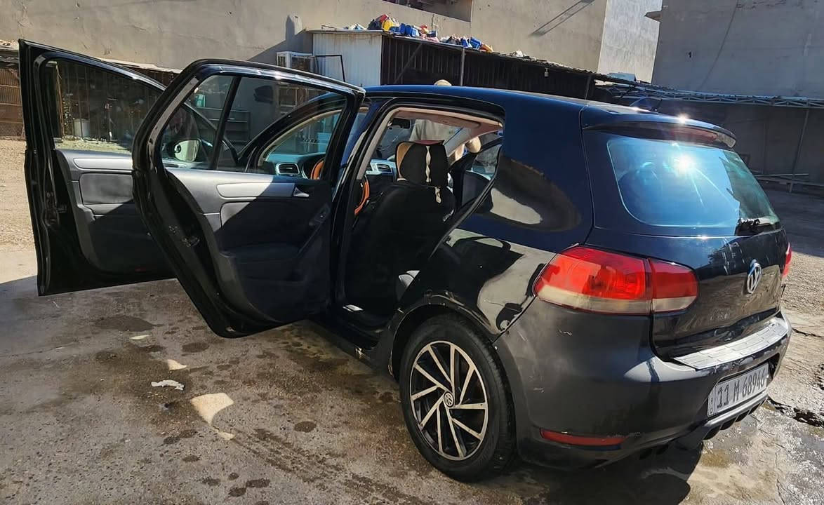 كولف  موديل ١٣  خليجي محرك ٢٥٠٠ صبغ حزام مكانها  حي الفرات *********** سعرها  ٧٥ وبيها مجال
