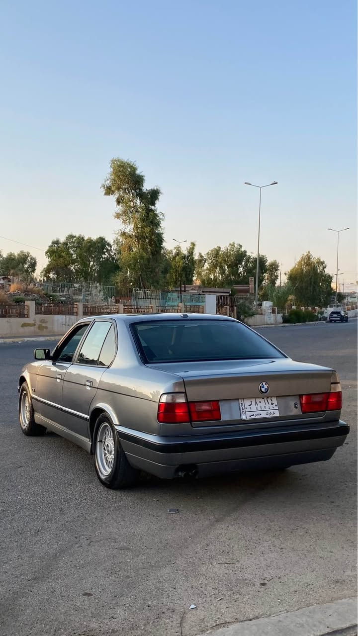 بي ام للبيع ١٩٩١ کامل محدث ١٩٩٥
سیارە فول فول٥٢٥
بجم عريض
لایتات حلقە
بکلایتات جدید
تایرات جدید
باتري جدید
Abs
تبرید
داخل جلد
دبل جکمجە
دبل ایرباك
اربع جام کهربائي
اوتوماتیك
سیارە مابیها مصرف
٦٧$ بیها مجال
***********
***********
کرکوك ئسکان كركوك, العراق
