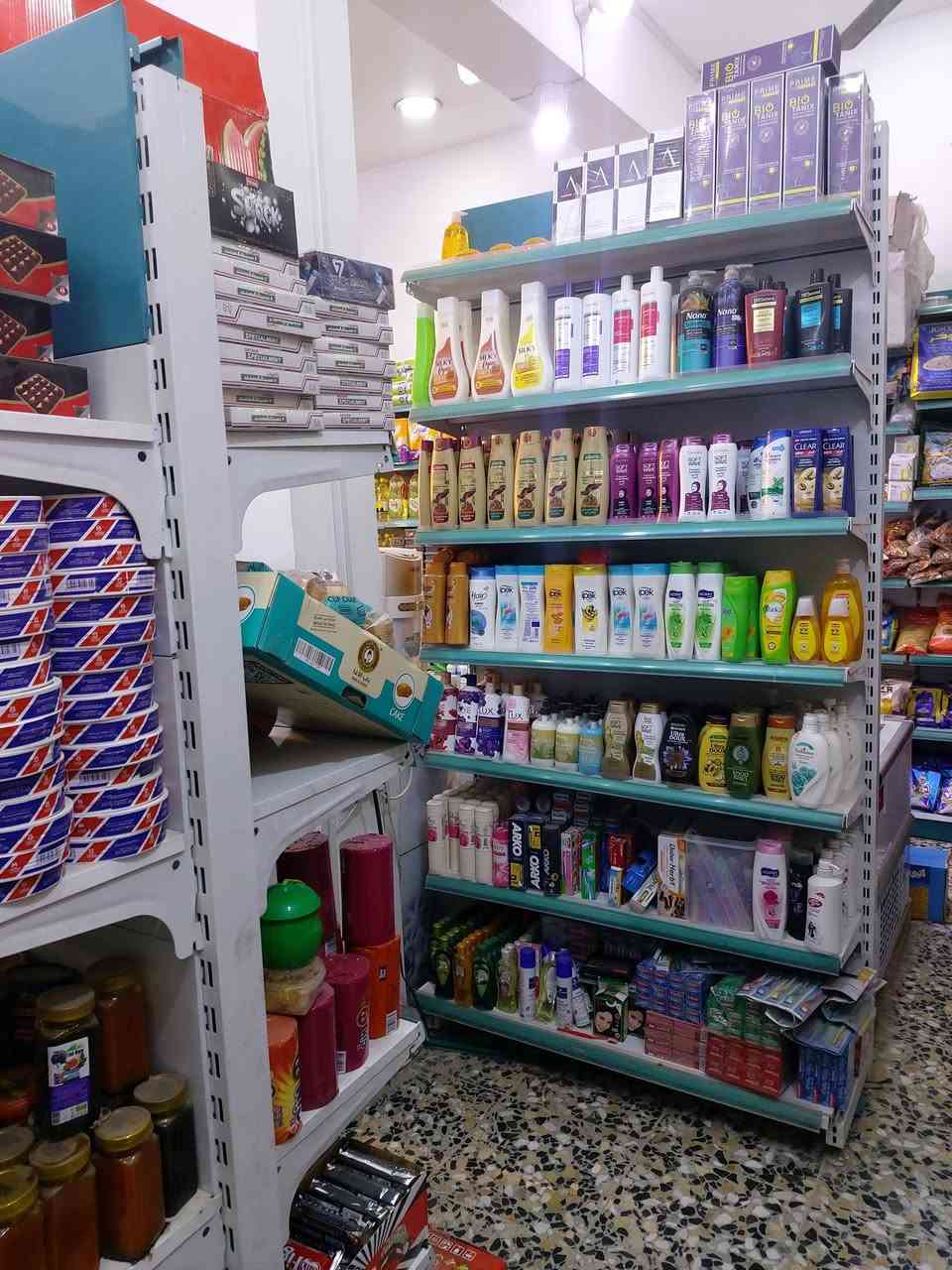 سلام عليكم ماركت للبيع بغداد للحسينية الراشديه مدخل الحمل  تحتوي على ١٢ عارضة براد ٤ عارضة مجمدة كبيرة سستم كاميرات ١٦ كاميرا عارضة كيك وعارضة مقبلات وعارضة جكاير وعوارض كرزات وفاترينات كوزمتك وعوارض بهارات ميز كاشير سبالت عدد ٢ مولد كاتم ٢٦٠ امبير وفيها كثير من المنتجات *********** بس الشراي يتصل
