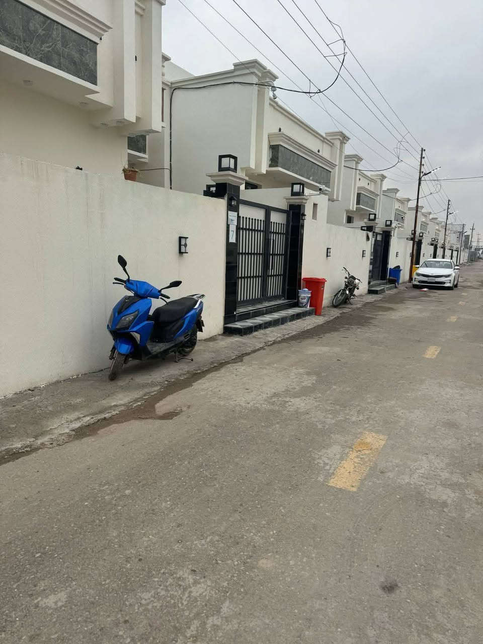 #سعر_مناسب_جدآ

#ضمن_مجمع_الخيّام_السكني

🏠 دار للبيع في الرمادي – طابق ونصف  💥💯

 المكان شارع 40 قرب اثاث القند💥💯

المساحة الكلية200م²💥💯

📜 جنس العقار: طابو زراعي تحويل مباشر.💥💯

🏗️ نوع البناء: طابوق وسمنت 💥💯

💧 الخدمات: ماء وكهرباء وطنية ومولّد وجميع الخدمات متوفرة💥⚡

يتكون الدار من:💥⚡

غرف نوم عدد (3)💥⚡

صالة واسعة💥⚡

استقبال💥⚡

مطبخ 💥

نظام غاز خارجي 💥

الدار ذو مواصفات عليه جدآ💥

مجموعة صحيات داخلية وخارجية💥

كراج 💥

شارع 7 متر 🛣️💥

ـــــــــــــــــــــــــــــــــــــــــــــــــــــــ

#ملاحظه_الدار_بالكامل_مجهز_سبالت

____________________________

📍 للمزيد من التفاصيل يمكنكم زيارة مكتبنا:💥

#عقارات_الخيّام_شارع_40⚡

📞 أرقام التواصل (واتساب متاح):💥⚡

***********☎️

*********** ☎️

⏰ متواجدون في المكتب على مدار أيام الأسبوع.💥

نرحب بكم دائماً لزيارتنا والاستفسار عن أي عقار يناسبكم💥
