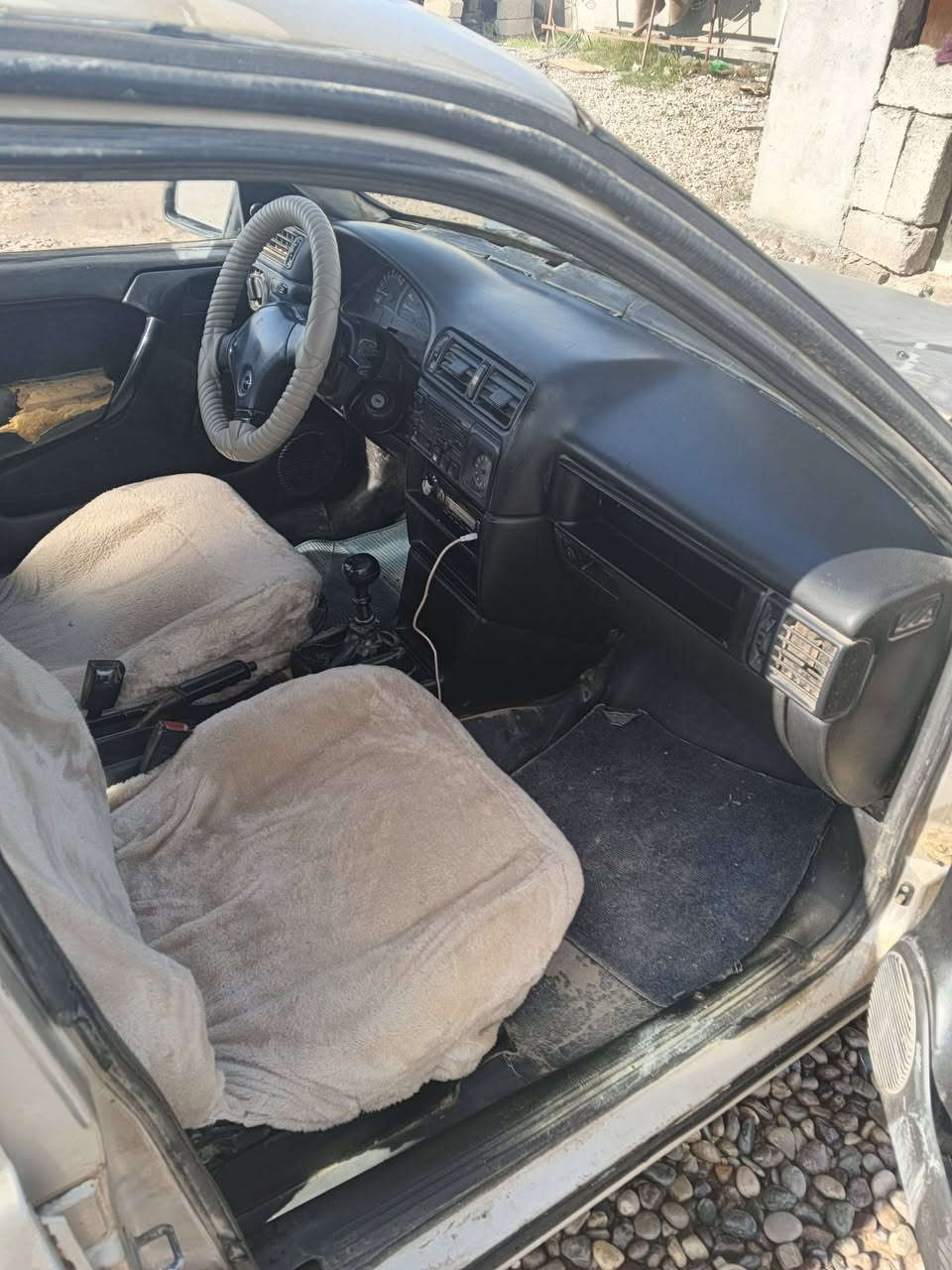 السلام عليكم 
للبيع فكتره 1992ح 16 رقم فحص مؤقت كركوك شرط الوكالة وتحويل محرك استره 1997 كابريته غرفه ماشاءلله نضيفه حيل طخم تاير جديد باتري جديد والگشر شوف العين ..بيع او مراوس حسب القناعه ***********
