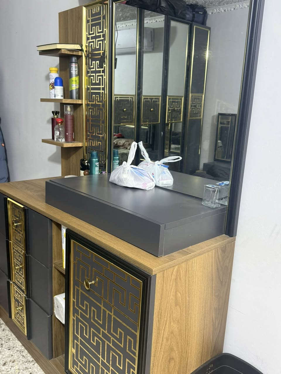 غرفه تركيه 9قطع مابيه اي ضرار اخت الجديده وسرير خزن 950وبيها مجال بسيط اخذتها بمليونين


**إذا كنت صاحب هذا الإعلان وتريد حذفه لأي سبب، رجاءا أرسل رسالة إلى الدعم الفني**