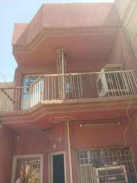 السلام عليكم بيت مساحة ٨٤ متر يحتوي على كراج وهول وحولي وخدمات وطابق ثاني غرفتين نوم العنوان الدوره شارع ٦٠ قرب السريع وقرب سوك الجمعيه السعر ١٥٥ مليون اني صاحب الدار  الاتصال على الرقم ***********
