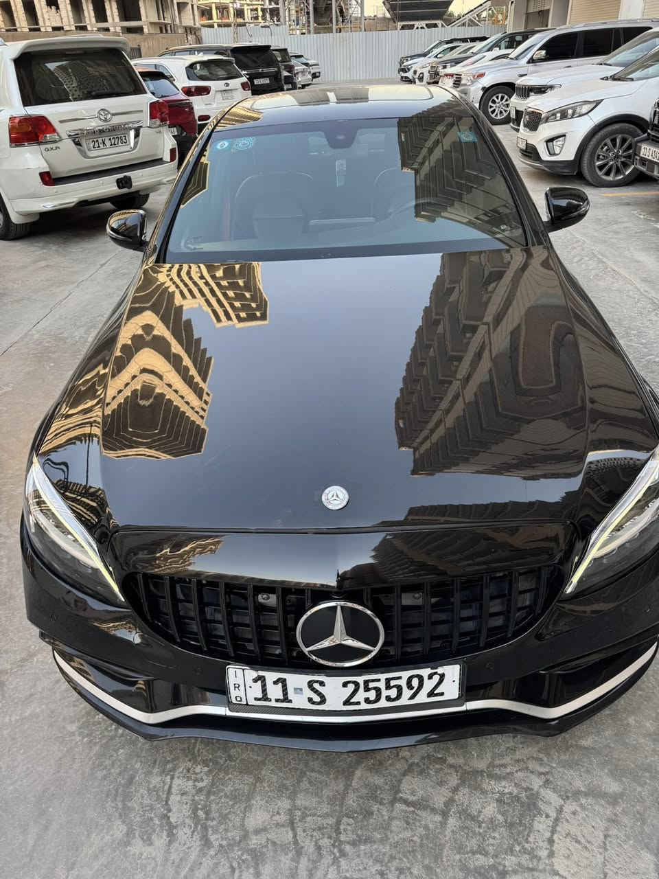 السلام عليكم
مارسدس C300موديل ٢٠٢١ للبيع او للمراوس 
السياره فول مواصفات جديده بدون اي نقص 
ماشيه ٣٩ الف ميل 
السياره وارد امريكي بيها حادث حافه البنيد بدون اي ايرباك 
رقم بغداد باسمي 
مواصفات ال C300معروفه 
مكان السياره بغداد المنصور 
للاستفسار *********** 
تحياتي
