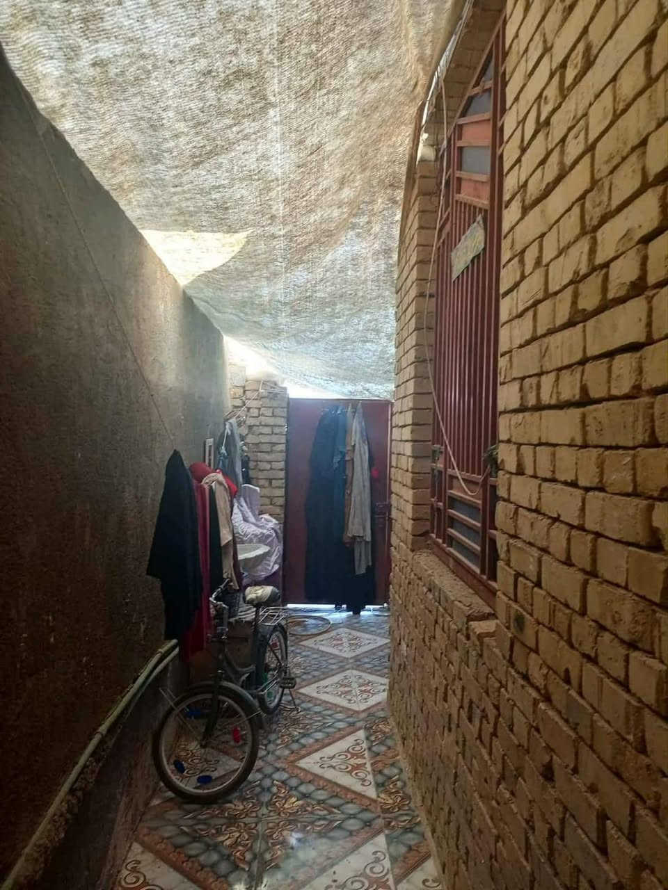 #بيت_للبيع 
المكان / حي الباقر 
مساحة / 100 م داخل فرع المحلات الزرق 
يتكون / من غرفة نوم وصاله واستقبال وصحيات 
ملاحظة اذا اكو بيت مرواس بالسيديه يتم المراوس 
____________________________________________
للأستعلام والاستفسار:
موقع المكتب / الشطرة - قرب مدرسة الحدباء -
مجاور حسينية خدام ال محمد
*********** مرتضى العلي
*********** علي ايهاب
*********** سيد حسين
