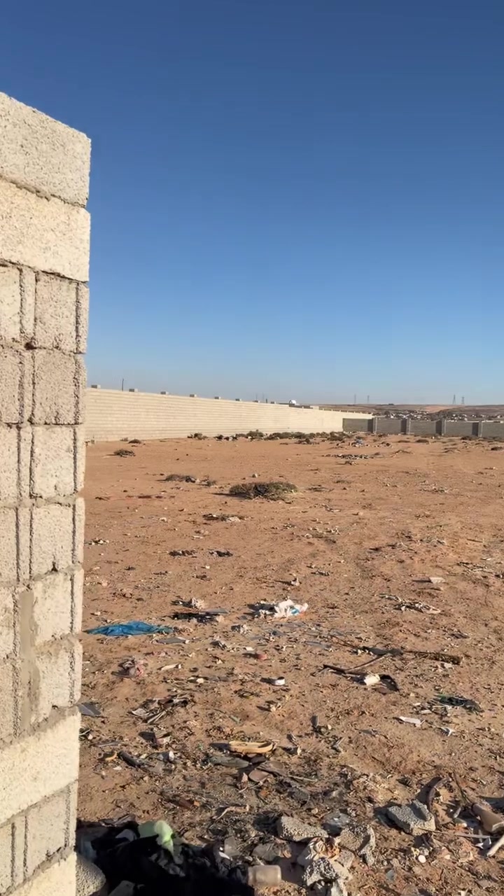 ارض في كروم خيل طريق وادي السهل تبعد من قطران 40متر 
مساحه ارض 50في100عليا سور بل كمل 
0922578387
0925455551


**إذا كنت صاحب هذا الإعلان وتريد حذفه لأي سبب، رجاءا أرسل رسالة إلى الدعم الفني**