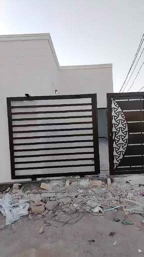 بيت للبيع ١٠٠متر ركن على ساحه سعر مناسب 
***********
