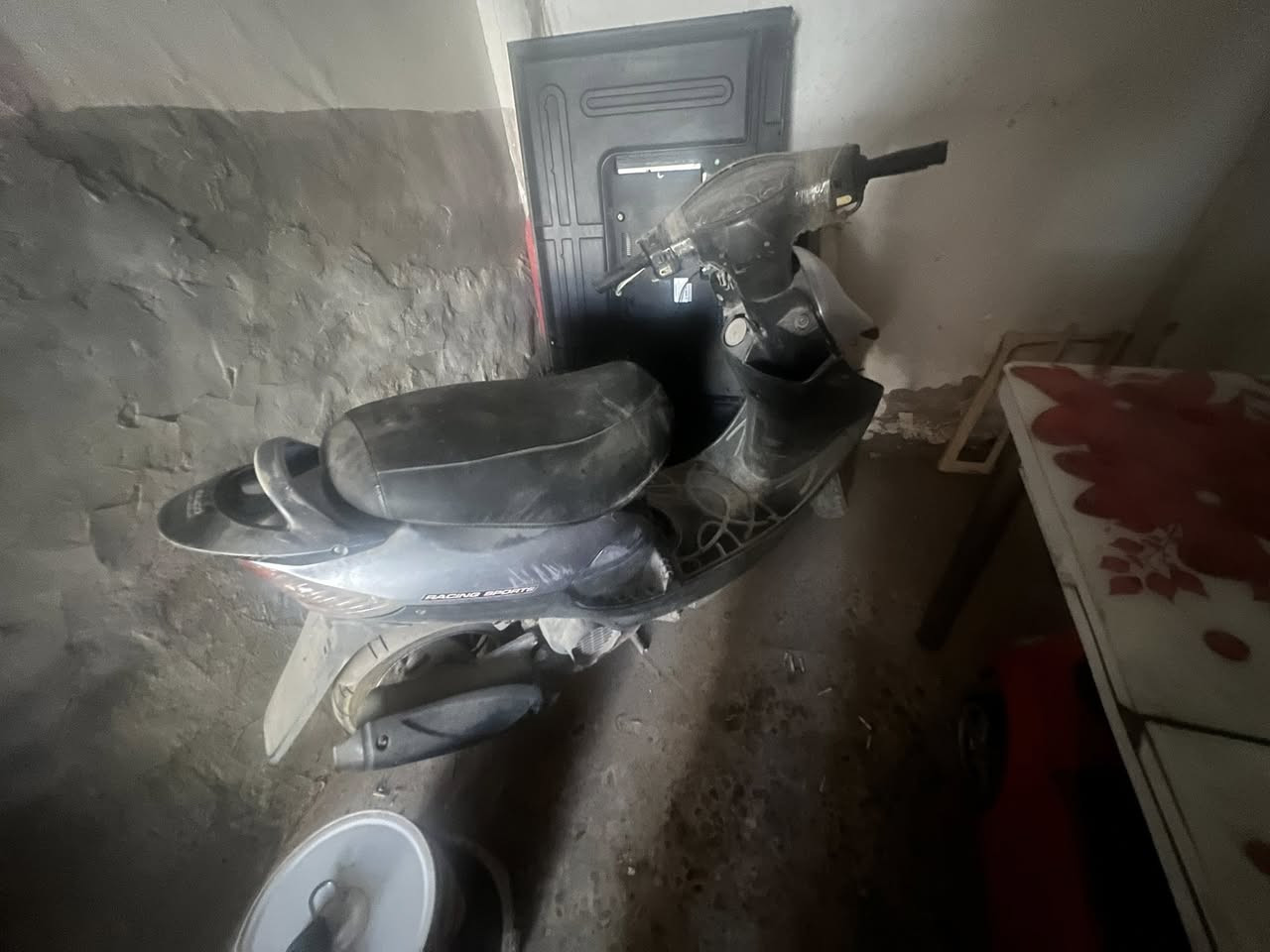 السلام عليكم حبايب دراجه كامكو كوري سرعه 110 متروكه صارلها 3 اشهر الدراجه مكينه برغي ما مفتوح بيها تخبل بيها نواقص هندر طاك يرادلها قبق هندر ويرادلها باتري وتنضيف كابريتر وترجع تشتغل نكره سلف رايدها ب200 قفل الشراي يتصل *********** مكاني بغداد حي تونس
