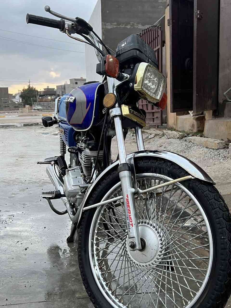 دراجه تايكر موديل ٢١ للبيع منفيس موجود سويجات ٣ محرك شرط ما مفتوح مجرد صوت تفيلس 
الدراجه تاركها صار شهر يحتاج الها غسل و شكم شغله ترجع توب شرط لا صرف ولا بخار و معدل فول 
السعر ٤٢٥ و بي مجال 
***********
