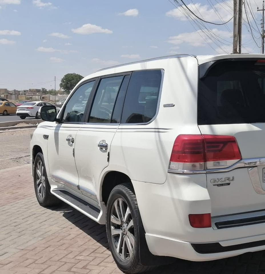 بيع او مراوس فقط كوري
لاندكروز جكسارة 2014 محدث 2021
سعر 255$ وبيه مجال 
موبايل *********** 
محرك v8 سلندر5.7
ماشية 134 الف كم 
3 قطع تبريد
سلايد
شاشة كاميرا
حساسات خلفيه
تحكم ستيرن جهتين
مري شفط كهرباء
ويل كب دعاية
لايت زنون
هزة وفحص جديد
السيارة صبغ عام
