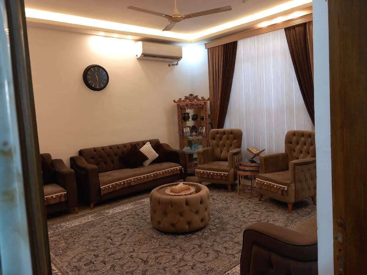 العنوان المحموديه حي بدر
بيت للبيع طابو صرف طابق واحد 138 متر
المساحه بالسند 100 واقع حال 138 
السعر 115 وبي مجال 
للإستفسار الاتصال ***********
