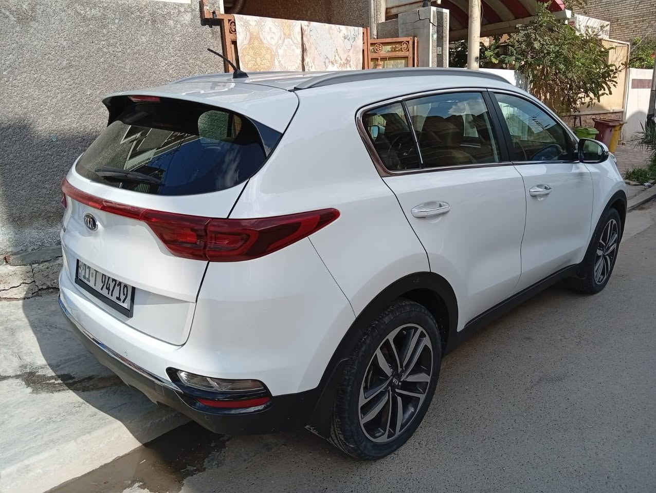 *********** 
***********
سبورتج ٢٠١٩ خليجي مكينه ٢٠٠٠ دوش ماشيه ٨٢ الف
كفوله السياره عده بارد بصيط باب الصدر من جوه كد شبر باقي السياره مكغول مكينه كير تبريد صدر مكفولات تايرات جدد سبير منازل بسمنه رقم الدولي الجديد
السياره جاهزه
مواصفات نص فول حساس امامي خلفي شاشه كامره تحكم ستيرن مانع انزلاق ثلاث وضعيات قياده داخل لونين
السعر ١٨٨ وبيها مجال بسيط للاستفسار *********** مكان بغداد الشعب بغداد, العراق
