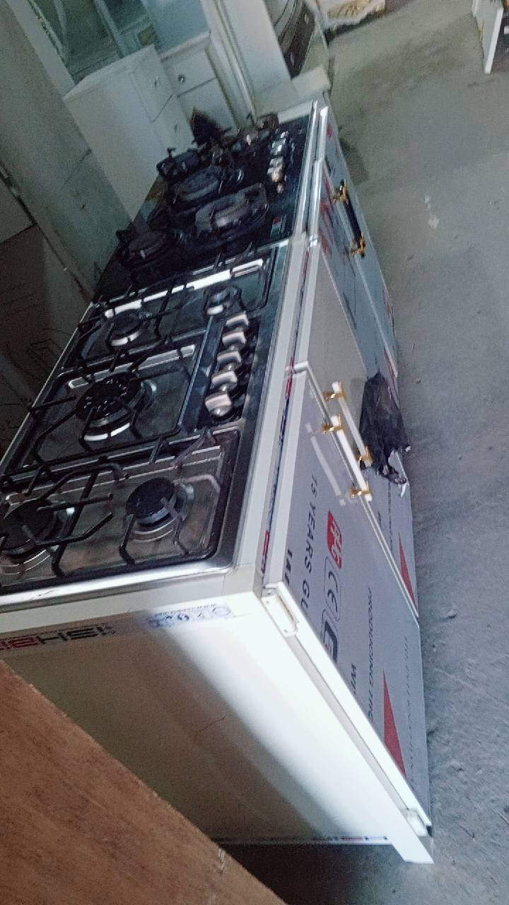 قنصور المنيوم طول ٣متر و ارتفاع مترين ونص عمق ٦٨سنتم طباخ مع قاعده سعر ١٢٥ الف عنوان  سيميل مسيريك قرب صيدليه بيلا ب ***********
