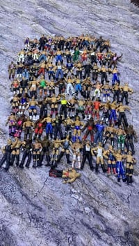 مصارعين WWE • متوفر