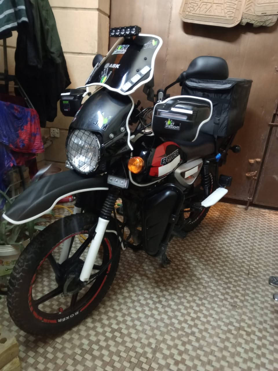 السلام عليكم بوكسر مديل21للبيع
اوراقها تعبانه جانت مضمومات وواصلهن مي 
مكاني بغداد غزاليه
السعر 1.000.000
***********
