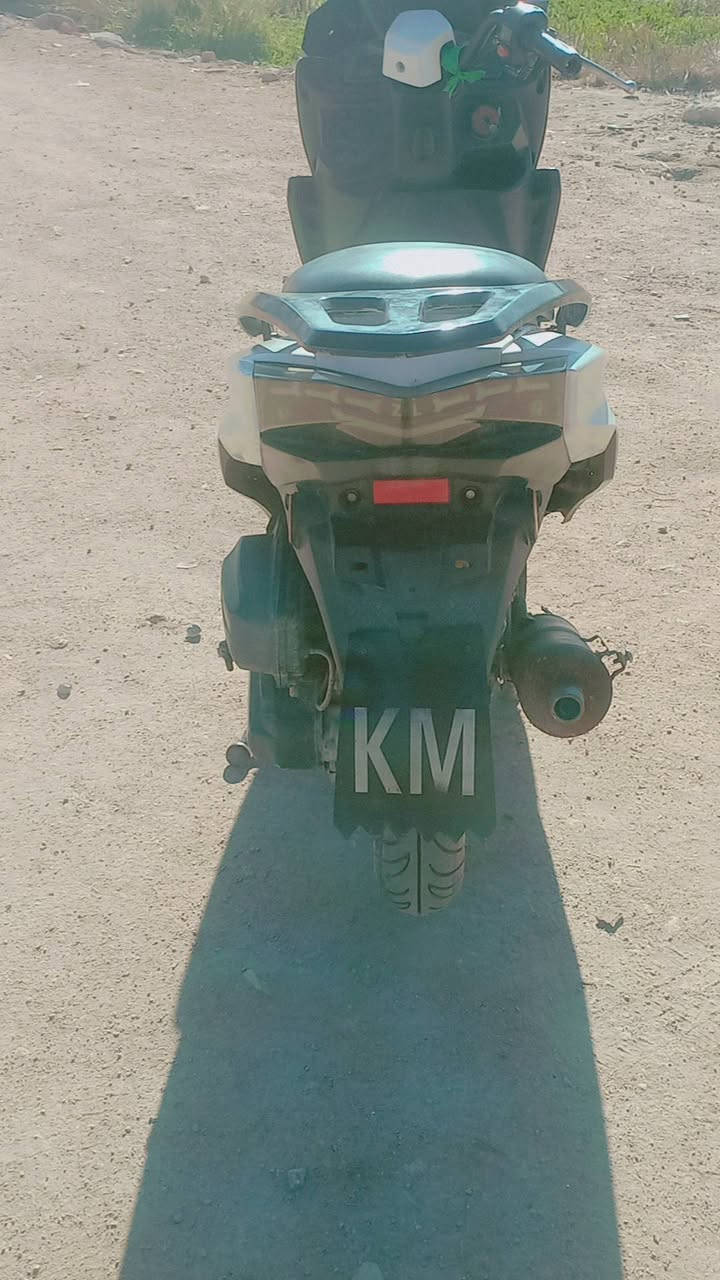 سلام عليكم  دراجه للبيع مستعجل الدراجه مفتوحه مره وحده شرط انطيكياها تزامط بيها نكره سف هندر واحد شرط الدراجه حلوه مكان الدراجه الرميثه وعل سعر اتصل على الرقم وتشلع عيوني الرقم ***********
