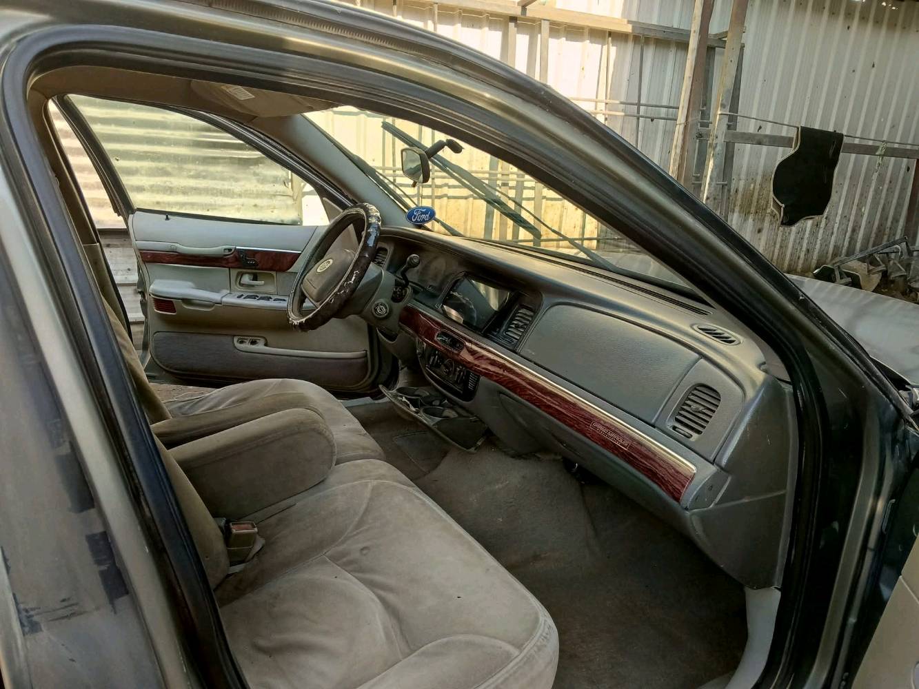 كراند ماركيز موديل ٢٠٠١ ٨ سلندر محرك ٤٦٠٠ كير ومحرك بلاد مصبوغه عام اللون اسمنتي فورد 
العنوان بغداد القادسية قرب ساحة النسور
٥٠ ورقه بيها مجال بسيط
متواجد واتس اب ***********
شنو هو الموديل والسنة بالتحديد؟: 
٢٠٠١
كم سعر السيارة؟: 
٥٠
وين موقع السيارة بالضبط؟: 
بغداد ساحة النسور