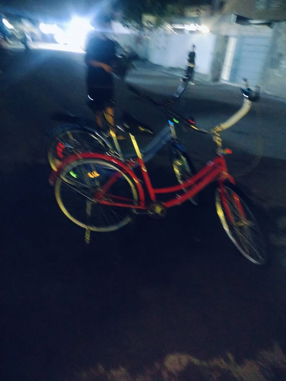 سلام عليكم عندي بايسكل حلو ونضيف
الون. احمر
مكينه..عميه
محور. من عكرب. العميه
بايسكل خير من الله 
ممتعوب ماطلع بي هواي مضموم 
وصينيه ويا 
بايسكل خير من الله 
سعر. 85
الرقم. ***********
