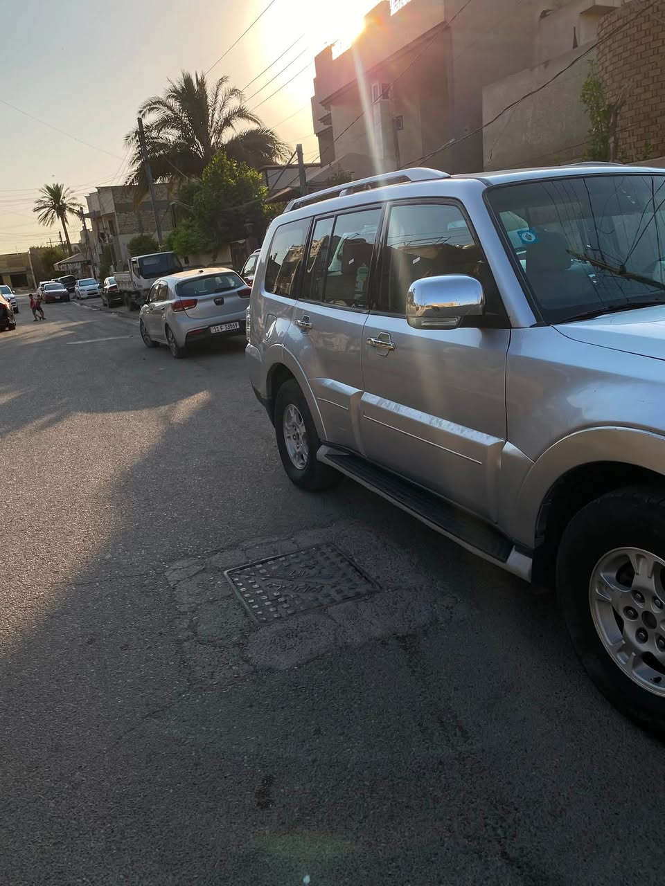 السلام عليكم
للبيع باجيرو موديل ٨  محدثه ١٦السياره كفاله عامه بدون صبغ او بدون ضربه محرك كير تبريد صدر مكفولات رقم بغداد بسمي تحويل مباشر مكاني بغداد حي العامل السياره فول مواصفات فتحه مري شفط كشنات كهرباء جلد تبريد او تدفئه بل كشنات تحكم ستيرن جهتين حساسات شاشا كأمره الاتصال *********** السعر ١٠٥
