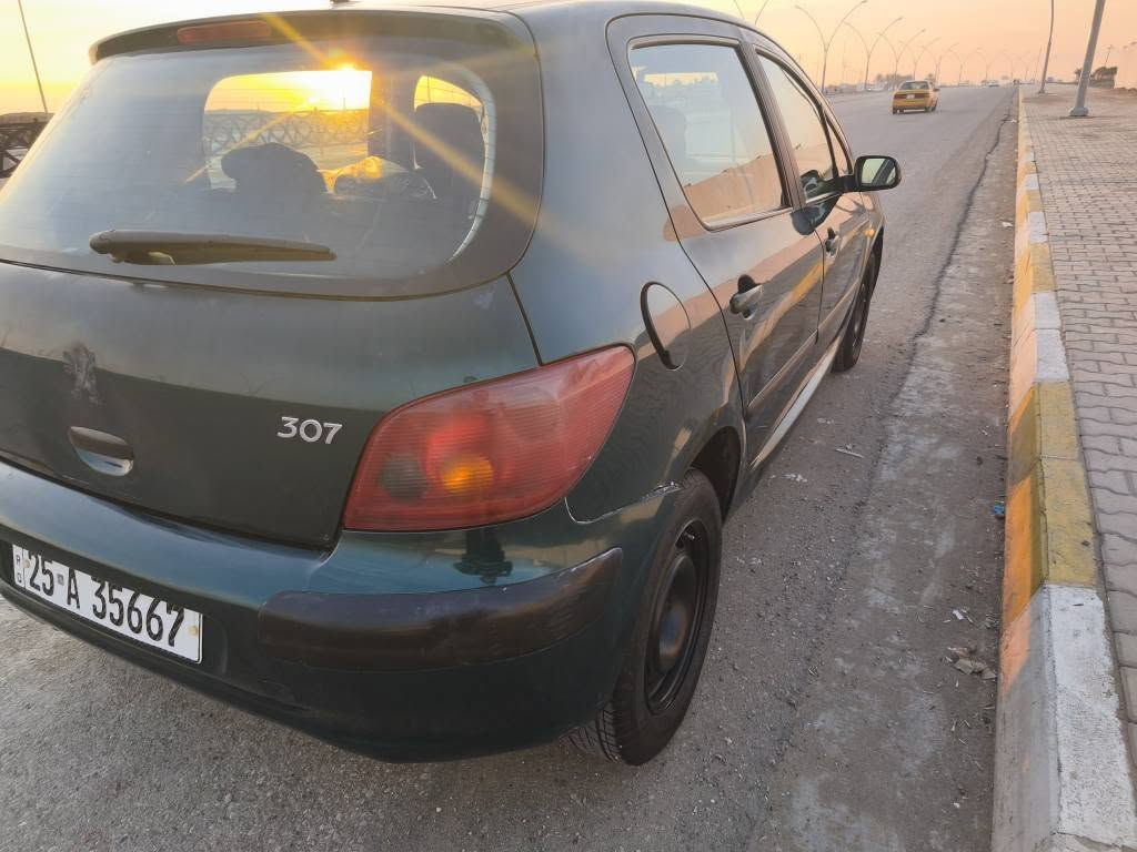 بيجو 2005 بلاديه 
بيها نص جامرلغ خلفي صبغ  فقط طخه بسيطه
كير مكينه نظيفه رقم كركوك سنويه جديد
سياره مصروف عليها هوايه وكل غراضها جديد اصلي مشدود مابيها مصرف نظيف جدا 
ماشيه 240 الف
بسمي شرط تحويل 
مكان السياره كركوك 
*********** كركوك, العراق
