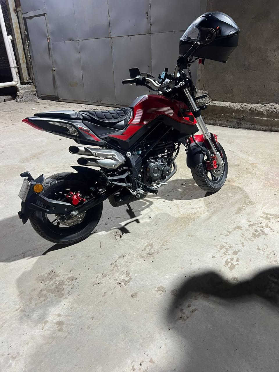 سلام عليكم شباب دراجة بنلي 135 للبيع رقم بغداد تحويل ثاني يوم 
ضررها موجود بصورة جامة مال لايت وجاملغ  مديل 22 نازلة بل 25 شعر السابع ماشية 21 الف هاذ رقمي ***********
