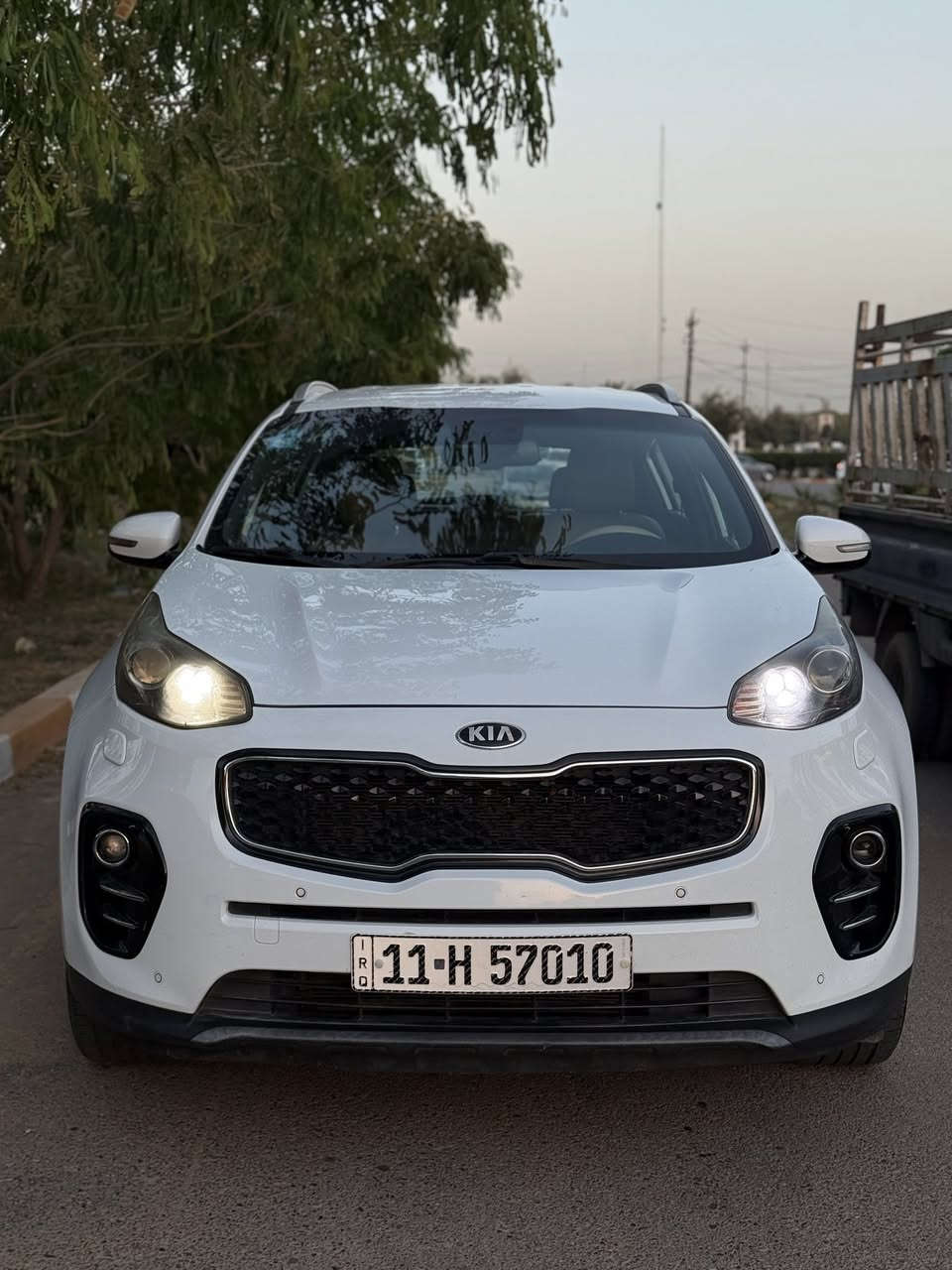 السلام عليكم للبيع سبورتج 2019 خليجي
رقم بغداد مشروع وطني ب اسمي تحويل ثاني يوم سنوية صالحة ل غاية 2030 كاملة السيارة للاخير من بوليش و تبريد و تايرات و صدر و باتري كلة جديد محرك 2000 دوش كير و محرك مكفولات 

سعر السيارة : 185 و بي مجال بسيط جداً ⚠️

المواصفات : 
- كشنات جلد و مخمل 
- حساسات امامية و خلفية 
- كامرة 
- مرايات قلاب 
- مانع انزلاق 
- نظام نزول منحدرات
- ثلاث وضعيات قيادة ( ECO - NORMAL - SPORT )
- تبريد بيانو و منفصل 
- مثبت سرعة 
- شاشة اعطال 

مكفولة من الضربة و الصبغ و المعجون السيارة بيهة بارد بالهلال مال جاملغ الخلفي 

- للتواصل رقم الهاتف 📞
***********
*********** 

- مكان السيارة : بغداد / المحمودية - حي الموظفين 📍
