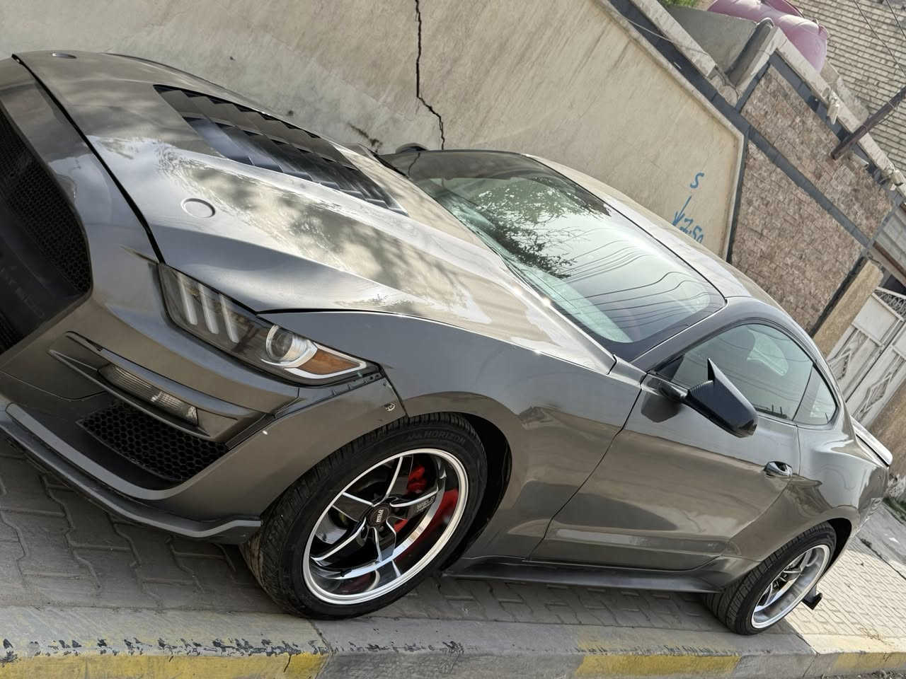 موستنك 2017 🐍 
 محرك v6 3.7🐎
لون رصاصي فيلي ☑️
رقم اربيل سنويه بأسمي ✔️
ممشه السياره 91 mi 
(السياره عليها ادامه كامله )♦️
ومحدثه دعامية وبنيد شيلبي 
ويل ويلد وتخم تايرات جدد🛞
داخل كاربون احمر 
كامره خلفيه 
حساسات خلفيه
دفيوزر شيلبي 🔥
يدات كابرون + كفرات مرايه كاربون
صدر كامل امامي خلفي جديد
عدسات عالي ناصي ليزريه 
لدات متغيره عمل درجه أولى تحكم على طريق الموبايل 
السياره عدت صبغها عام للجماليه لان جان الصبغ تعبان
مصروف على السياره كلش اهواي وناصبه نصبه حلوه  
وبالعافيه على الياخذها 
بيها سونار قبل يومين مسوي يعني حته سونار متحتاج اسوي 
( السعر 115 ) 🔴
الموقع بغداد 
*********** غير متواجد تواصل فقط اتصال اخوان
