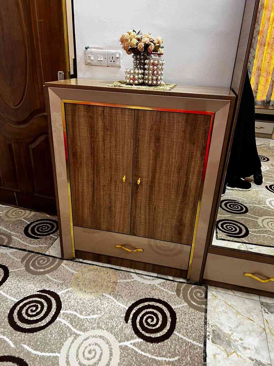 السلام عليكم
غرفة ملكية تركية للبيع…. نظيفة جدا مع ثنين ملحق بعدها حتى الجيس بيها 
ملاحظة بيها ضرر بسيط جدا بالدوشمة مال الجرباية. 
للاستفسار الاتصال على هذا الرقم
***********
