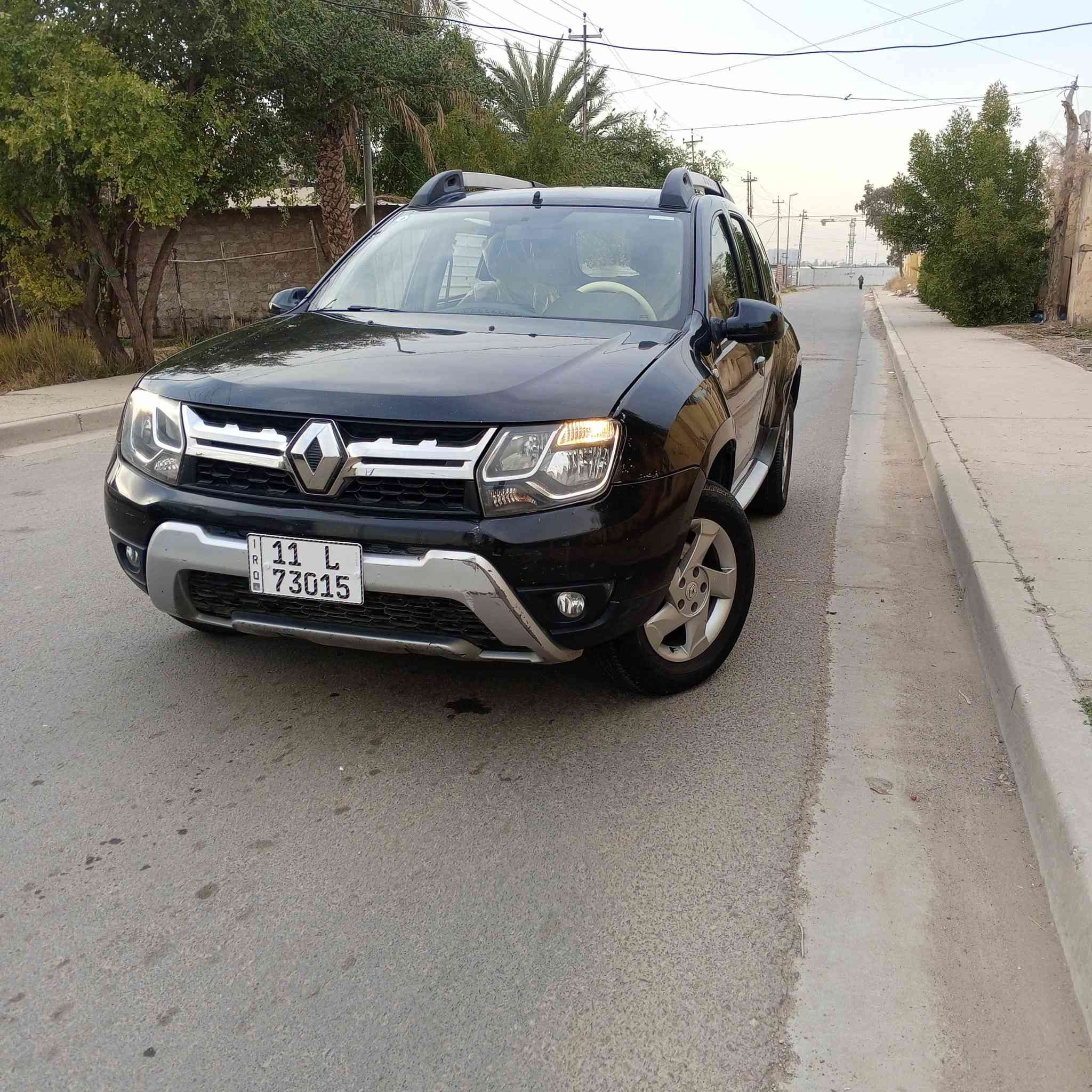 السلام عليكم رينو داستر 2018 حره  خليجيه رقم بغداد انكليزي بسمي هزه جديده محرك 2000 كير اي تي المرغوب بيها صبغ اهلال الجاملغ الخلفي وبيها بارد بخشم الجاملغ الامامي اليسره وبيها رصعه بلهلال الجاملغ الخلفي السياره ماشيه 59 الجام اربعه كهرباء تبريد ثلج تخم تاير صدر باتري جديد السعر 85 مكان السياره بغداد العامرية رقم الهاتف ***********
