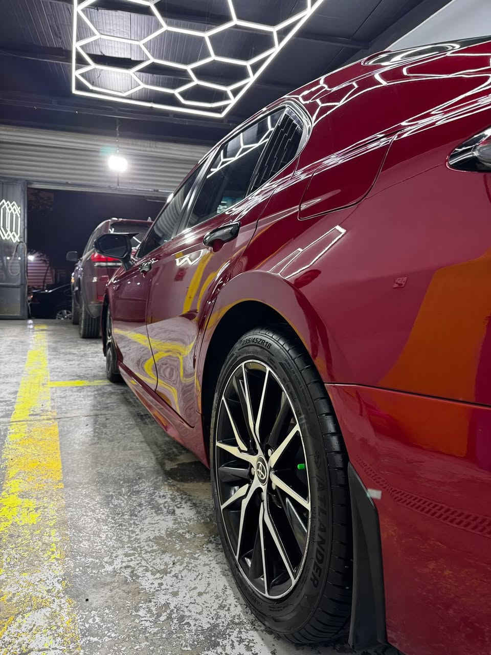 السلام عليكم 
كامري se 2022 رقم بغداد تحويل ثاني يوم مكينه كير حداديه كله مكفول تخم تاير جديد حادثها جاملغ وبنيد وجاملغ السايق توحيد لون يعني 3 قطع صبغ وبيها بالقمارة اماكن حالوب بالعراق مكان السيارة ديالى بعقوبه سعر 165 وبيها مجال بسيط للاستفسار ***********
