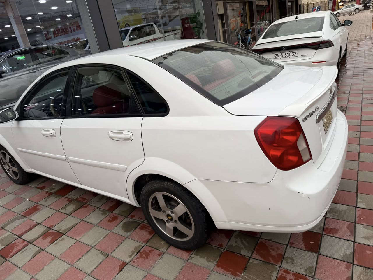 السلام عليكم 
اوبترا ٢٠١١
لون ابيض رقم انبار حره حره !!!؟؟
صبغ فقط بنيد 
شاصي دواخل كفاله 
گير محرك جاهز 
تبريد صدر كله جديد 
السعر ٧٨ 
***********
