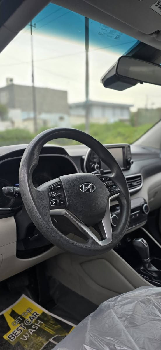 السلام عليكم
توسان 2019 وارد امريكي حادث بنيد فقط من امريكا وداخل العراق تبديل بابين اصليات 
ماشية ٩٣٠٠٠ 
لون اسود مواصفات هترك 
شاشة 
هاند بريك بصمة 
انظمة قيادة
تحكم ستيرن 
نظام الحفاظ على المسار 
وبعد مواصفات ثانية 
رقم اربيل تحويل 
مكان السيارة بغداد جميلة 
السعر 139 وبي مجال 
للاتصال *********** متواجد واتس اب وانترنت
