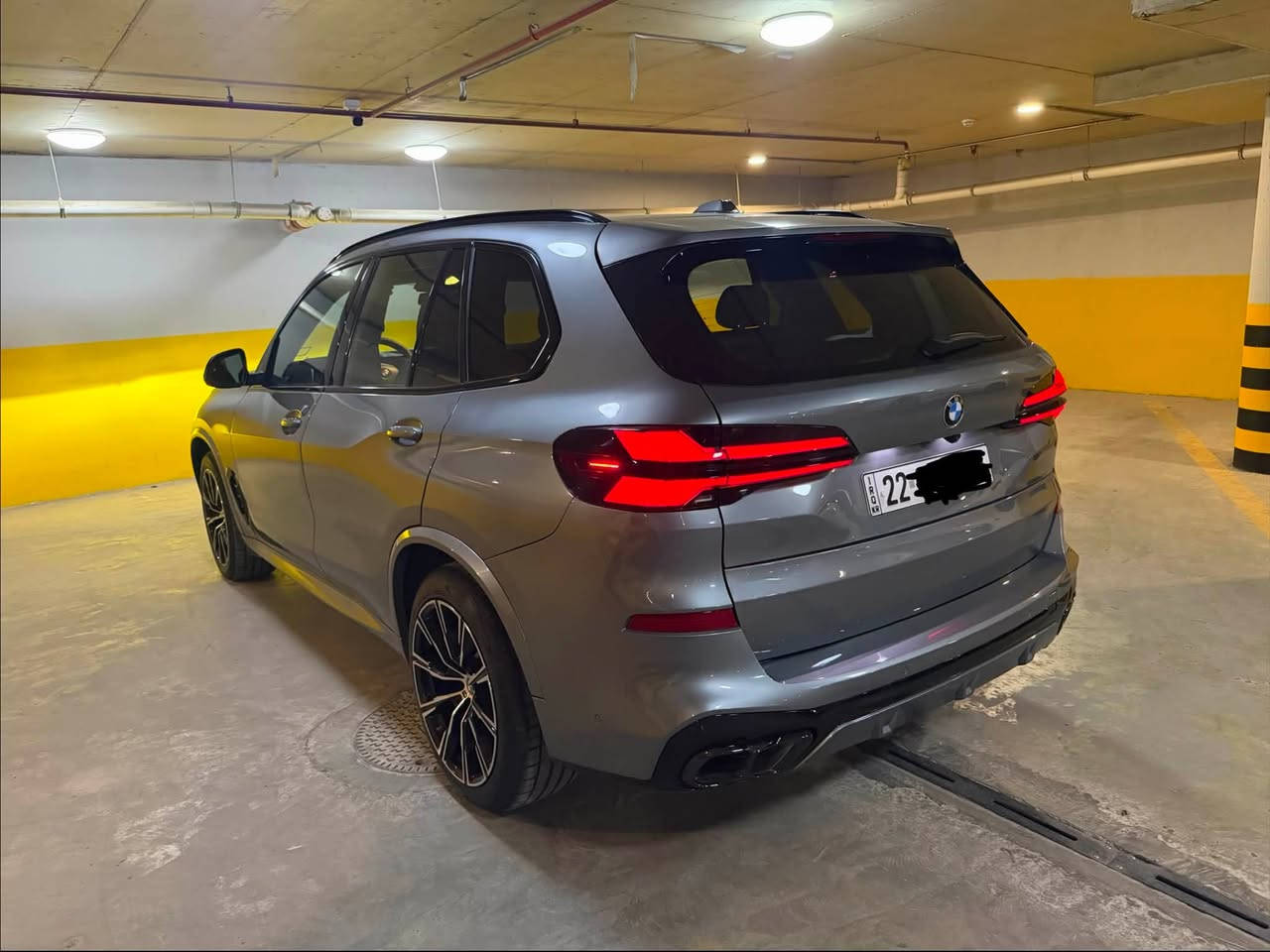 السلام عليكم للبيع : bmw x5 xdrive 40i
موديل : 2024
تحويل مباشر السنويه بأسمي
مكينه : 3000 تيربو 6سلندر
ماشية : 50 الف كيلو
وارد امريكي 
الحادث مالته خلفي بسيط بدون ايرباك بدون دواخل 

المواصفات:

فتحة سقف بانوراما
داتو شو
سستم سماعات هارمان كاردن
شاشات متصله ويه دشبول
نظام كار بلي
رادارات محيطية 360
كامرات محيطية 360
كامرات امامية خلفية
كشنات تدفئة وتبريد خلفي و امامي تبريد بالتكم مال الباب 
كشنات خزن
وستيرن تدفئة
شحن موبايل واير لس
صندوق كهرباء
مكان السيارة بغداد حي الجهاد
السعر : 470 و بيه مجال 
للاتصال / ***********
