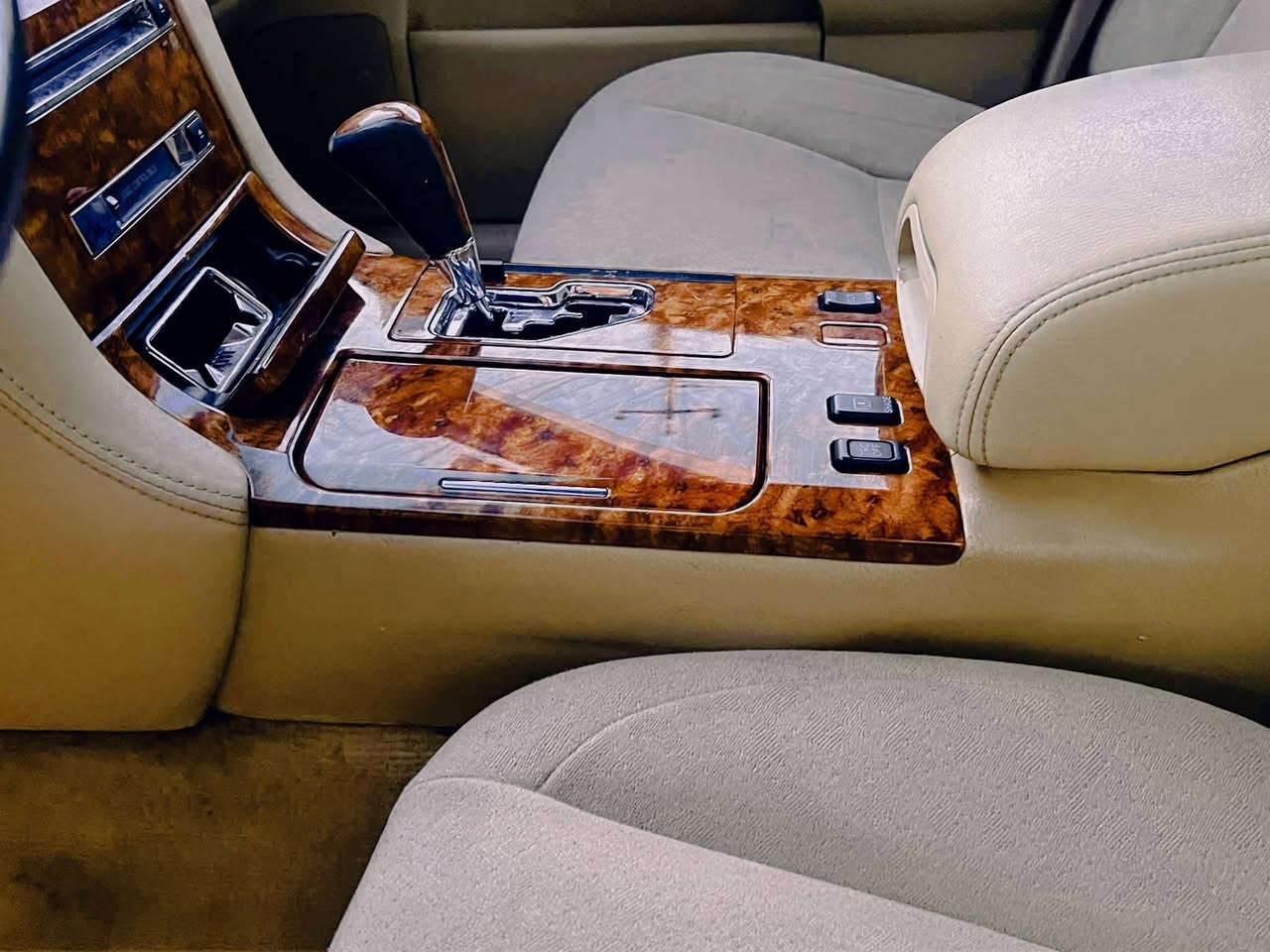 بەناوی خوای گەورە
شاهینە موس 2005
3دوگمەی پەردە شاشەو کامێرا
گێرو مەکینە 182بێ دوکەڵ
تەنها 1پارچەی بۆیاخی ئەوروپایە
بێ چاڵ بێ شوخت 
پێویست بەوەسف ناکات 
ماشااللە ی دەوێ 
***********
