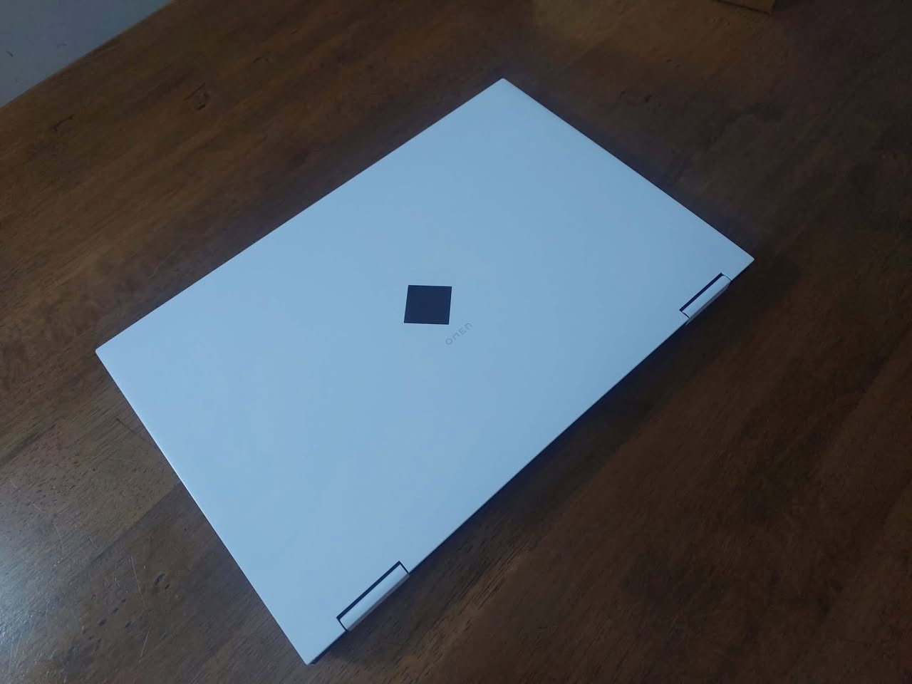 السلام عليكم..***********.. تحفة الكترونية  خاصه وفريده ونضيفة جداا جدا
من شركة hp نوع OMEN  ✌️
من  افضل انواع اللابتوبات بلون وشكل مميز جدا  ...شاشة حجم 16 💁دقة  2K ( ضعف دقة ال FUL HD) بتردد 165 هرتز نوع IPS الوانها طبيعية مشبعة  ...كرت شاشة خارجي منفصل نيفيدا RTX3070 كرت قوي جدا اقوى من  RTX4060 ... 😴
معالج كور اي 7 الجيل الحادي عشر (11) من فئة H اقوى فئات المعالجات ...ذاكرة خزن ضخمة هارد حجم تيرا 1000 كيكا نوع NVME SSD ..رام حجم 16  كيكا بتردد 3200 اعلى تردد بال DDR4 ...كيبورد ضوئي ملون RGB تكدر تتحكم بالوانة ...اللابتوب نظيف جدا كأنما جديد  ...ملائم لكل المونتاج القوي والالعاب والبرامج الهندسية القوية والتصميم والدراسة والاعمال أنت عندك كنز صغير 
HP OMEN 16
من الصور واضح:
معالج i7-11800H
كرت شاشة RTX 3070 Laptop 8GB
رام 16GB
جهاز فئة قوية مو عادي.
هاي مواصفات ناس تشتغل:
مونتاج احترافي
تصميم 3D
برمجة
ذكاء اصطناعي
تداول احترافي
صناعة محتوى ثقيل
وغيرها مكانه بغداد السعر 975 $ دولار
