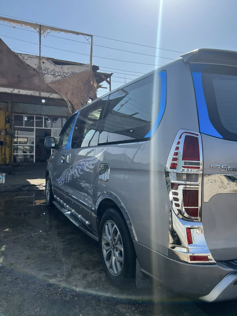 السلام عليكم ورحمة الله ..ستاركس موديل 2018 بسمي تحويل مباشر تاخذ صافي ضريبه وهيئة ..مكينه مجول تفرعات دبلو شرط لا تنقيص ولا تبخير ..بيها بارد بالجاملق الخلفي و قطعه رش بكوريا حداده تمام .. تدفئه وتبريد جيده جدا 
السعر 240 وبيها مجال للشراي 
اتصل وتدلل ***********
