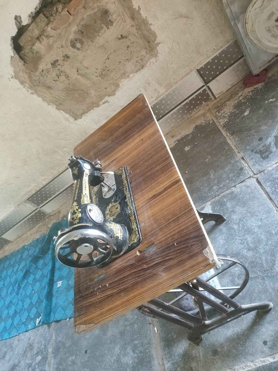 السلام عليكم مكينه خياطه نضيفه او حلو مستعمله قليل مكان نهروان شارع الشمري وهذا رقمي /***********
