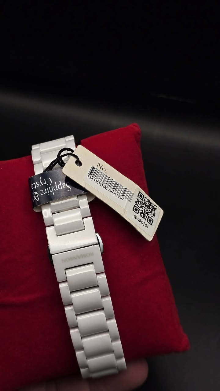 للبيع ساعة Romanson سيراميك أبيض - زجاج ياقوت ضد الخدش
التفاصيل:
​الماركة: Romanson (أصلية).
​المادة: مصنوعة بالكامل من السيراميك الأبيض الراقي (مقاوم للخدش ولا يتغير لونه).
​الزجاج: Sapphire Crystal (ياقوت أصلي ضد الخدش تماماً).
​المميزات:
​نظام كرونوغراف (Chronograph) لقياس الوقت.
​إطار تاتشيميتر (Tachymeter) رياضي.
​عرض التاريخ وأيام الأسبوع.
​ماكينة كوارتر سويسرية دقيقة جداً.

جديده غير مستخدمه 

السعر عالخاص


**إذا كنت صاحب هذا الإعلان وتريد حذفه لأي سبب، رجاءا أرسل رسالة إلى الدعم الفني**