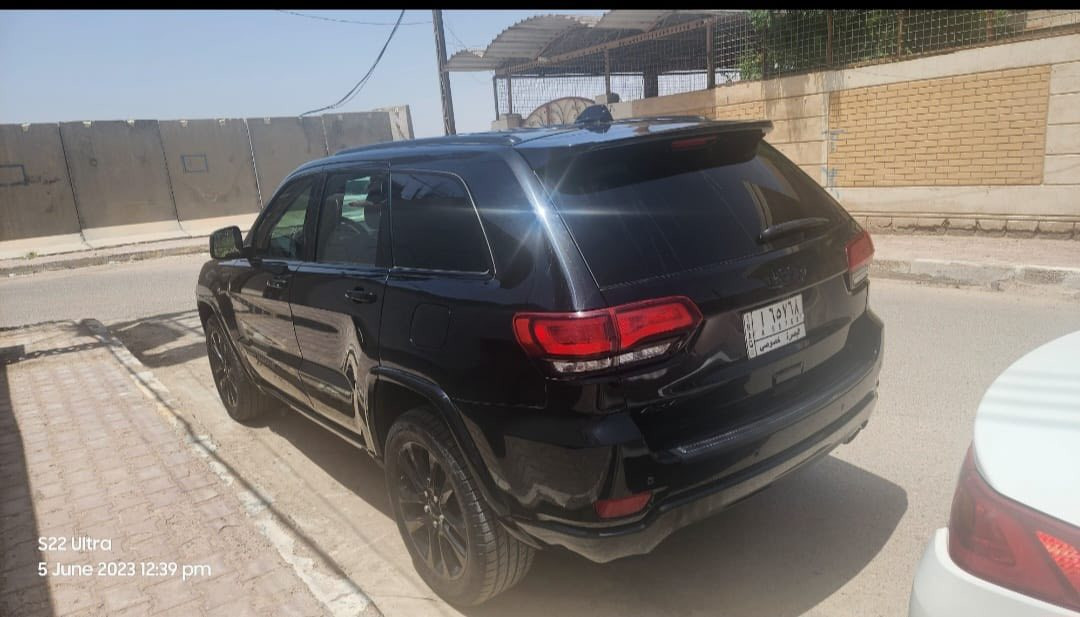 Jeep Grand Cherokee -جيب كراند شيروكي بلاك توب (التتيود) موديل 2020 
انا مستوردها .. رقم بصرة وبأسمي 
-
حادثها جانبي مثل ما موضح بالصور الجاملغ  الامامي الايمن مبدل والباب مالت العبري حار وبنيد بارد هاي تفاصيل الحادث والتصليح بالعراق بالبصرة على ايدي..
-
السيارة محرك فول برغي ما مفتوح بيه على شد الشركة السيارة فور ويل فقط تبريد قطعتين امامي وخلفي وتبريد كشن السايق والعبري وتدفئة للستيرن .
كاميرا خلفية وحساسات خلفية 
بريك تلقائي ، اطفاء ذاتي عند التوقف ،بيهة مود سبورت .
السيارة ويل 20 اصلي  مالت الشركة..
 باب الجنطه كهربائي وبيه 3 دكم يم السايق وورة .
كشنات جلد ومخمل. 
كشن السايق كهربائي.
المرايات الجانبية بيها نقاط عمياء .
السيارة بصمه و تشغيل عن بعد.
للتواصل : *********** (واتساب فقط)
