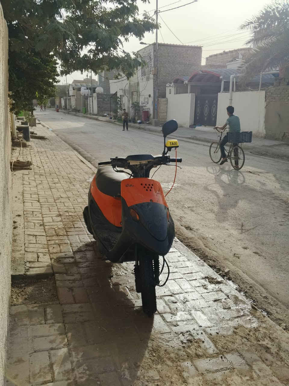 السلام عليكم ورحمه الله وبركاته دراجه بيجي 9زروف البيع الشراي مكاني ديوانية حي  العسكري الثاني 200 وبيه مجال الشراي دراجه مامتعوبه كامله مكمله سلف هندر كهربائياًت شغاله من الطول والعرض *********** ملاحضه وياه كفر كرزي كامل
