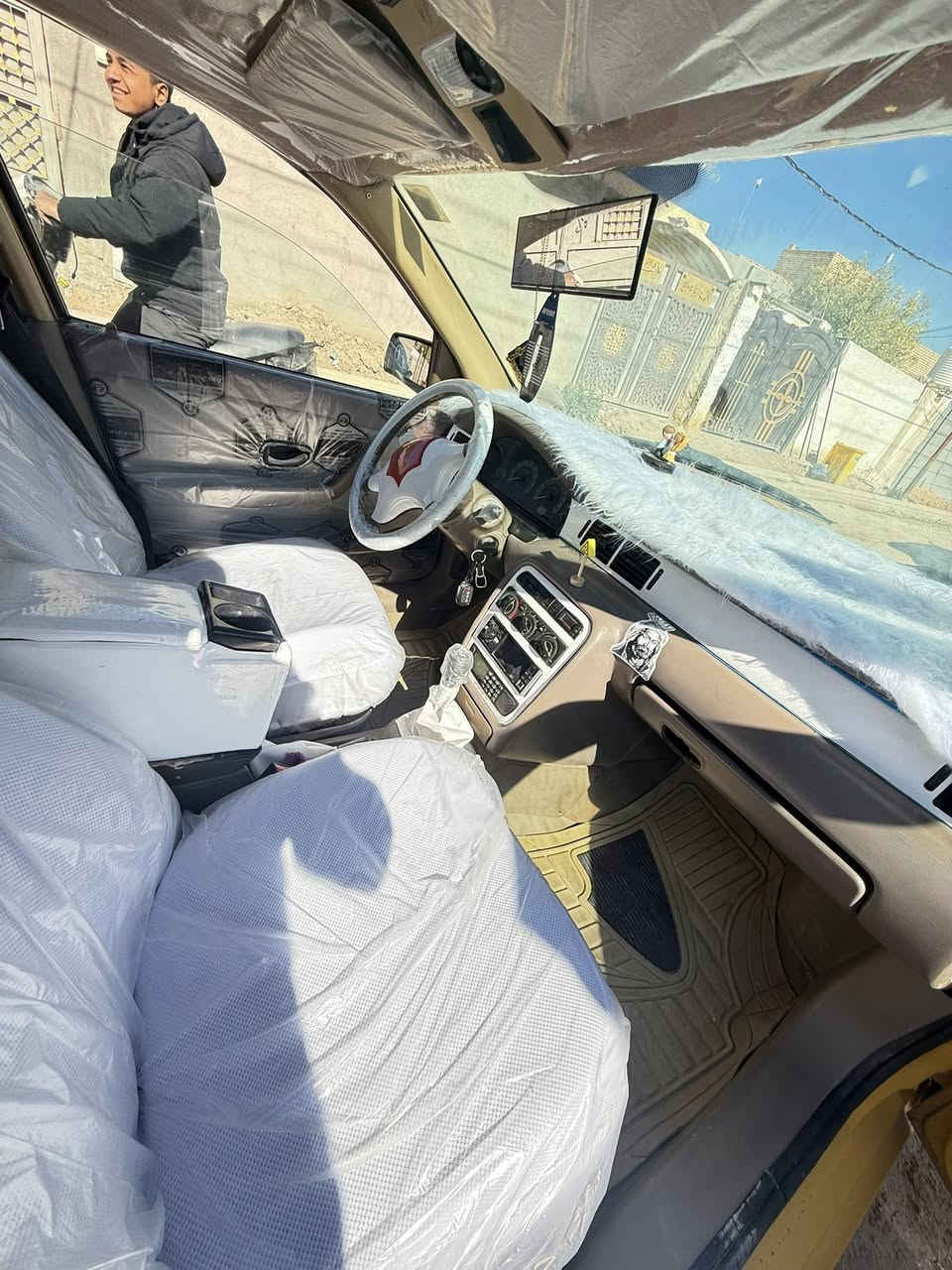 السلام عليكم سياره سمند للبيع موديل 2012
رقم بابل انكليزي اب اسمي سنويه وهزه جديده 
مصفره هيئه وغرامه السياره جاهزه على اخر حبايه
بدلتلهه مكينه ايساكو الاصليه هيه وتفرعاتهه جديده جبتهه من الشركه حداديه امامي وخلفيه كله جديد بدلتهه مشط جديد بالجيس كير جديد تبريد ثلج تدفه نار السياره مال جناي ومتعوب عليهه غرفه كامله سويتلهه من تنته وكاعيه ودوشمه وتغليف ابواب لايت زنون عدسه بيهه هورنات اصليات السعر 48وبيهه ومجال اواتحده سمند بالشارع جاهزه مثل العندي مكاني كربلاء الهنديه ***********
