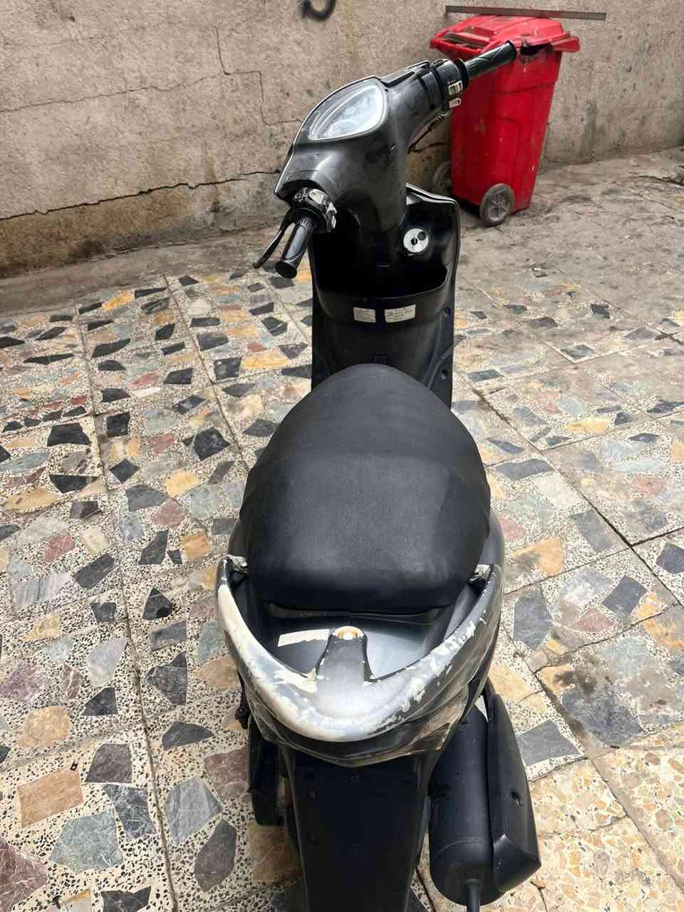 السلام عليكم دراجه ماكس للبيع دراجه كل نقص ما بيها بلاديه 49 مكان بغداد حي النصر السعر 600 الرقم ***********
