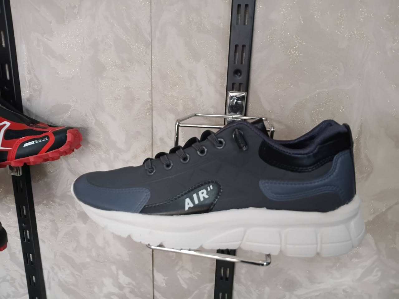 احذيه رجالي شبابي كوالتي موديلات واحجام مختلفه سعر للقطعه ٦٠٠٠ وبس يوجد توصيل


**إذا كنت صاحب هذا الإعلان وتريد حذفه لأي سبب، رجاءا أرسل رسالة إلى الدعم الفني**