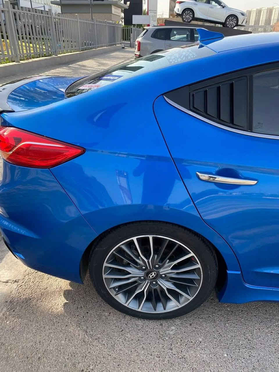 نوع السيارة  : النترا سبورت 
سنة الصنع : 2017

فئة السيارة : سبورت 

عداد المسافة : 110 ميل

اللون : ازرق 

عدد الاسطوانات : 4 سلندر تيربو

حجم المكينة : 1.6T

السيارة فول فول مواصفات

 بانزين كله سوبر و دهن اصلي 

السياره جاهزه و كلش قويه و بالحقيقه احلى

رقم بغداد

وارد السيارة : كوري وارد امريكي
رقم الهاتف : ***********-0772609900
المكان بغداد او بابل
